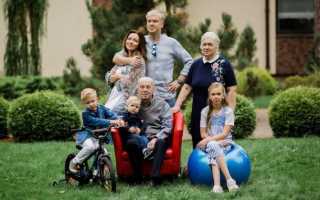 Красавица-жена и дети «клоны»: Сергей Светлаков впервые показал свою семью